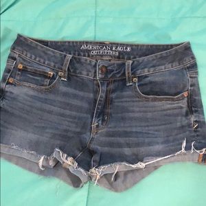 STRETCH DISTRESSED DEMIM SHORTS
